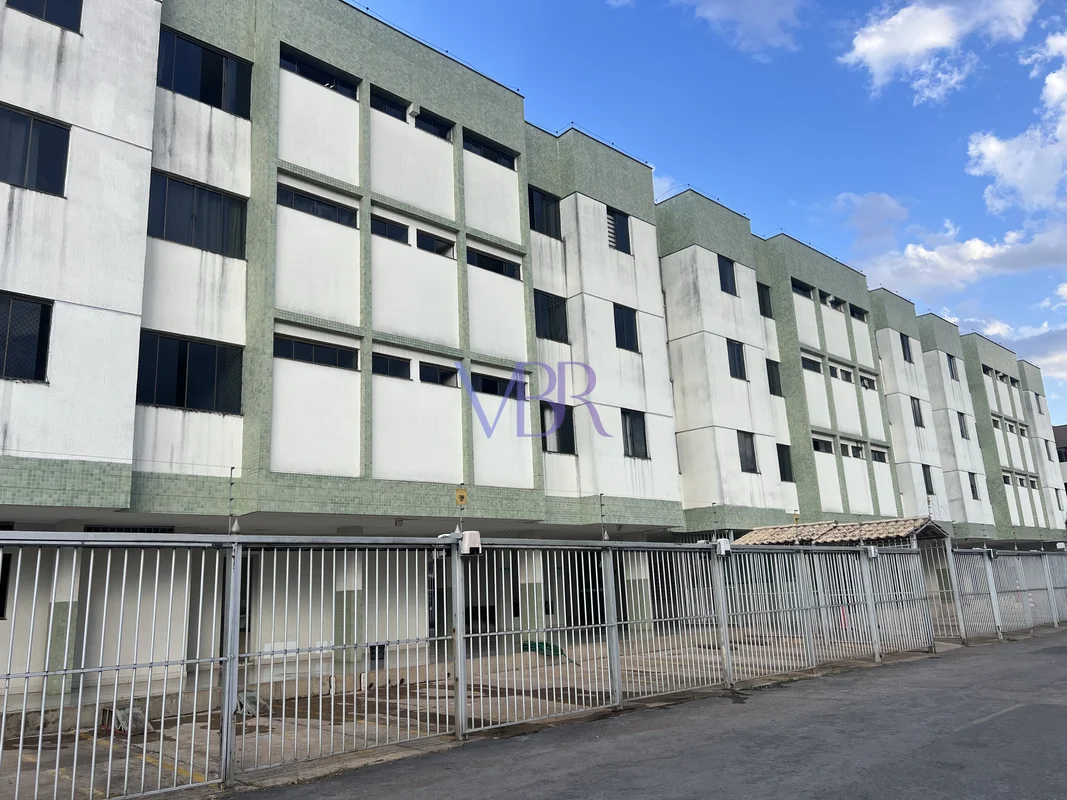 Alugo esse apartamento reformado, sendo dois quartos, sala para dois ambientes ,...