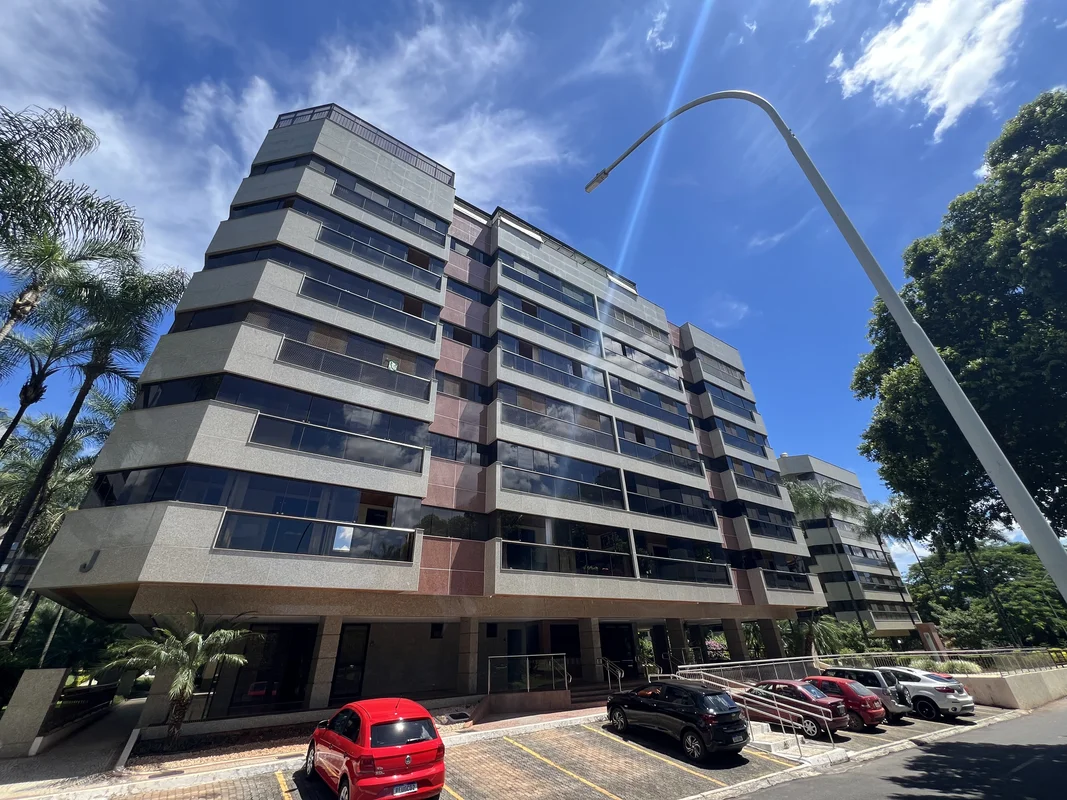 SQN 110 - ALTO PADRAO, DESOCUPADO, VAZADO, VISTA LIVRE, OTIMO APARTAMENTO COM SA...