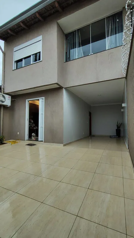Sobrado para venda no Jardim Bela Vista em GoiâniaCaracteristicas- 1 Quarto suít...
