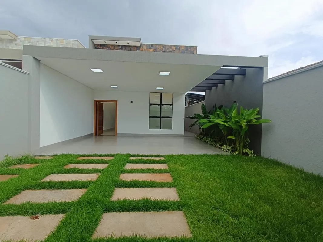 Casa com piscina para venda no Jardim Helvécia em Aparecida de Goiânia.Casa para...