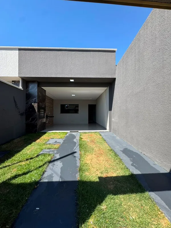 Casa para venda no Residencial Santa Fé em GoiâniaCasa conta com:- 2 quartos sen...