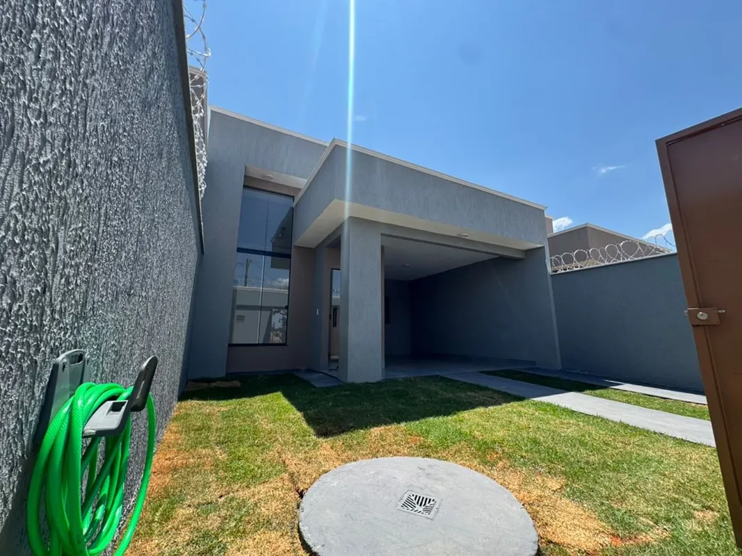 Casa pronta no Setor Conde dos Arcos, em Aparecida de Goiânia, localizada na Rua...
