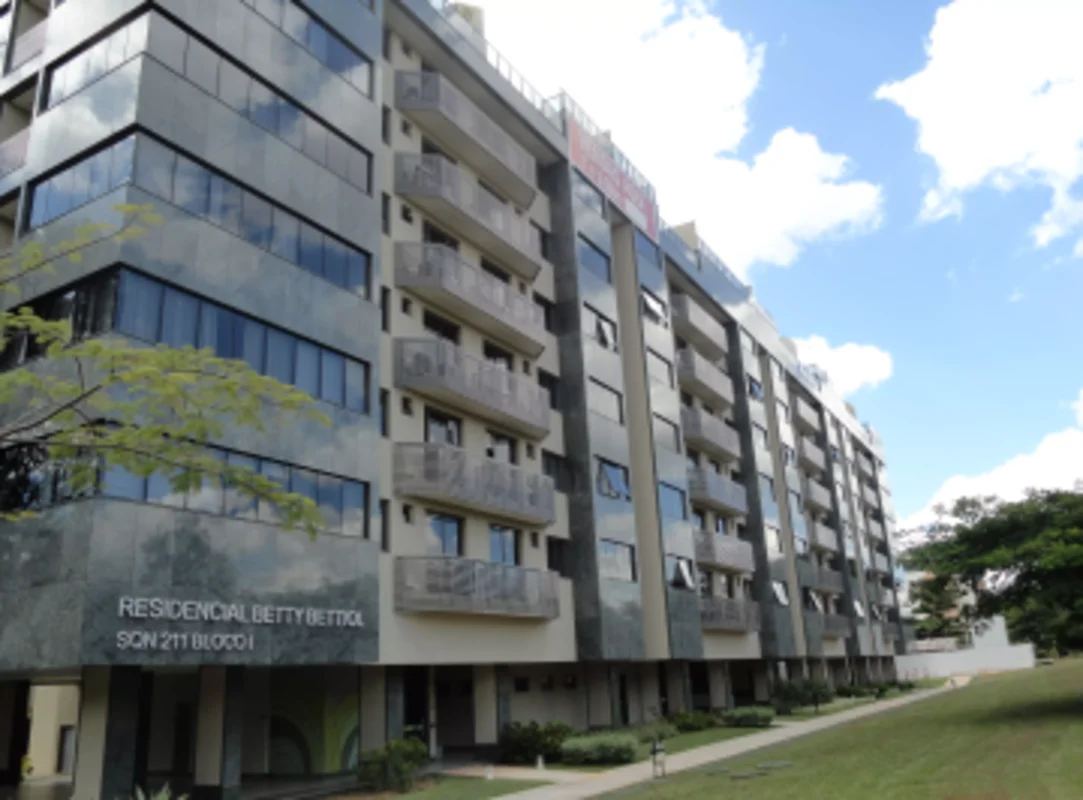 Explore um apartamento confortável e bem localizado na SQN 211 Bloco I, ASA NORT...