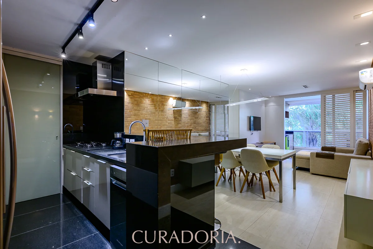 Lindo apartamento de 100 m2, originalmente 3 quartos e atualmente transformado e...