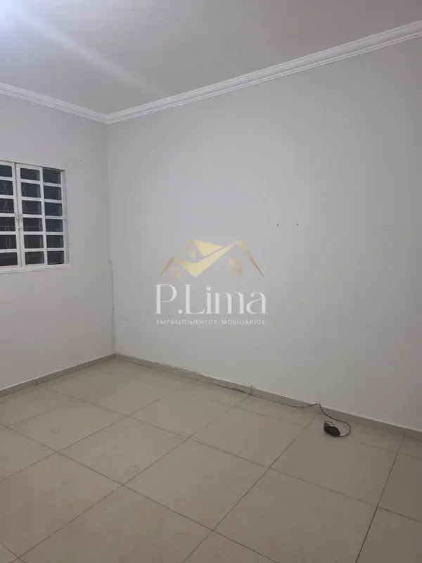 Kitnet para locação, composta por 1 quarto, sala, cozinha e banheiro. O imóvel p...