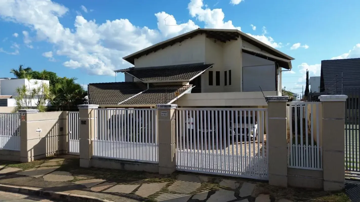 Excelente casa de dois pavimentos à venda no Taquari, em Brasília, com 343 m² de...
