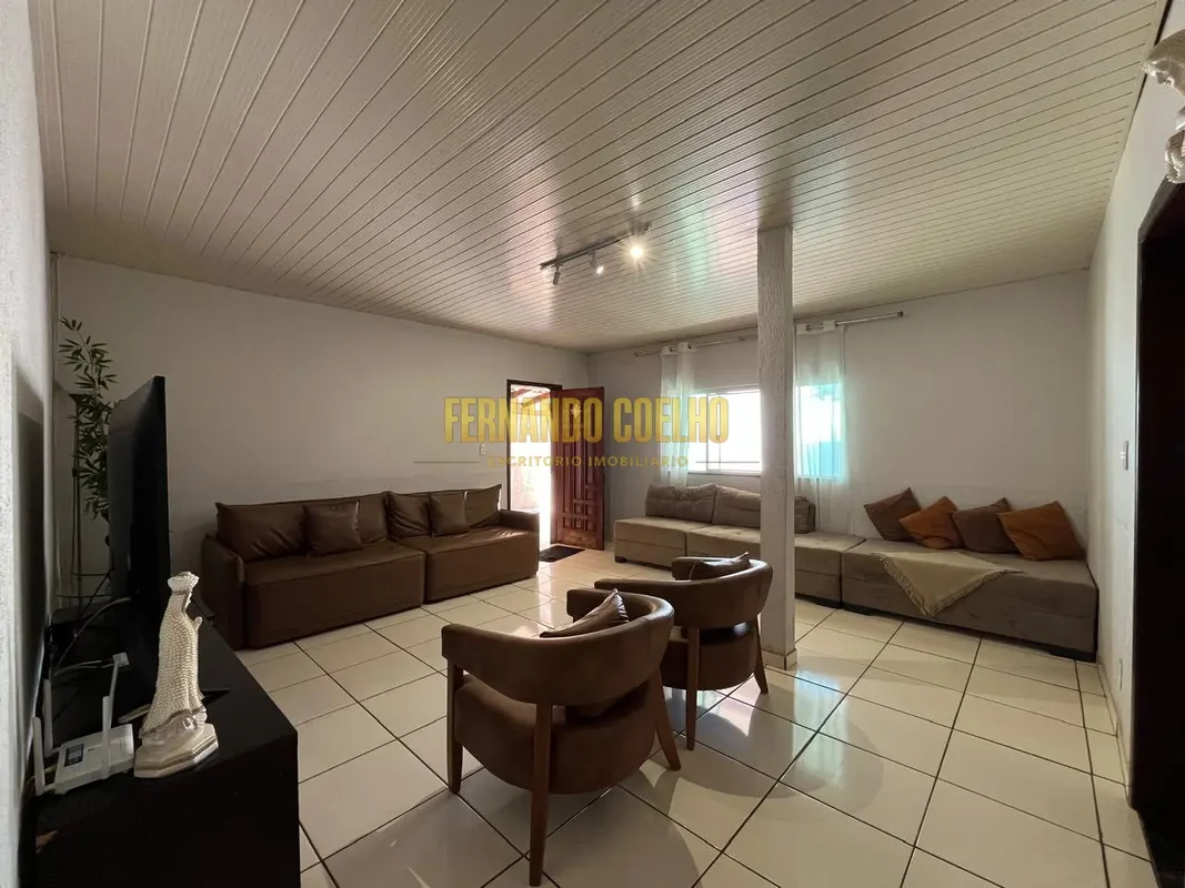 Excelente casa térrea, com amplo terreno e ótima distribuição dos ambientes!Lote...