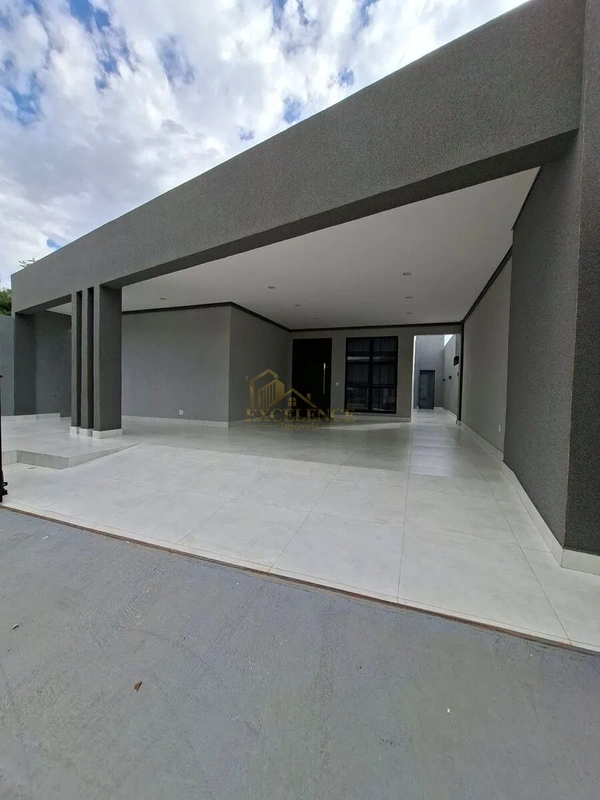 Excelente casa térrea novinha, na LAJE e condomínio formado;3 suítes com cortina...