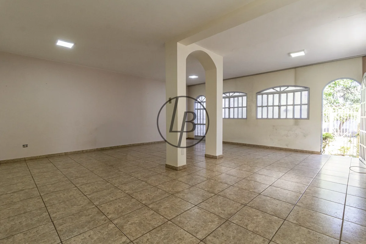 Uma oportunidade especial para quem busca uma casa em localização privilegiada e...