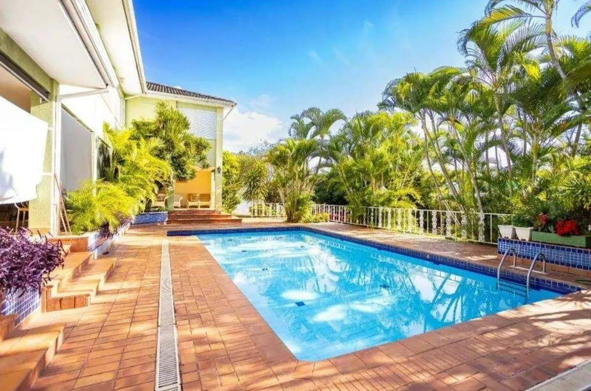 Uma propriedade rara no Lago Sul, com terreno de 1.880 m², 673 m² de área constr...