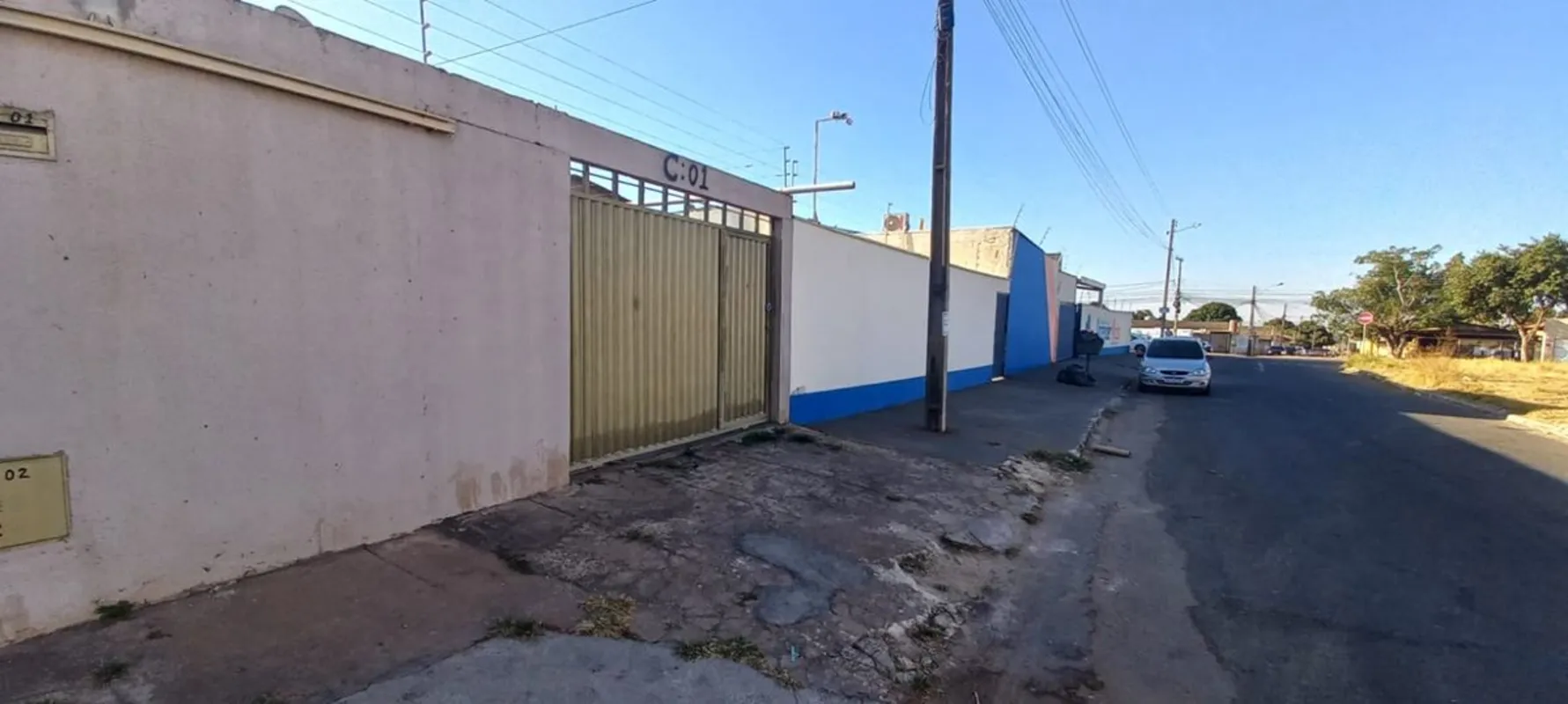 Uma casa residencial com 2 quartos, sendo um suíte, sala de estar, sala de janta...