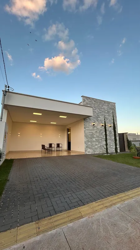 Área construída: 150,00 m?Lote: 280,00 m'Energia Solar• Ofurô com aquecedor elét...