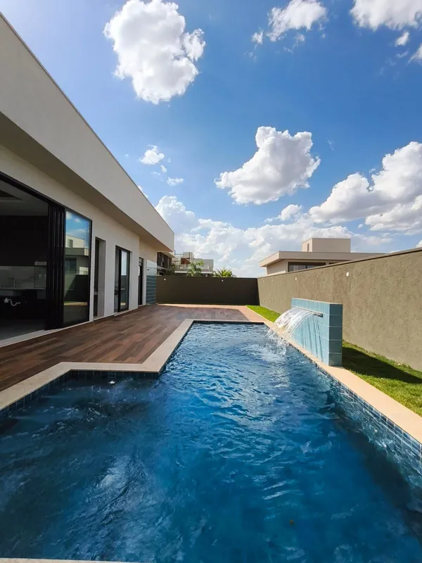 Casa térrea - Plateau D'or 1 Privilege - GoiâniaAverbada e com IPTUValor:R$ 4.48...