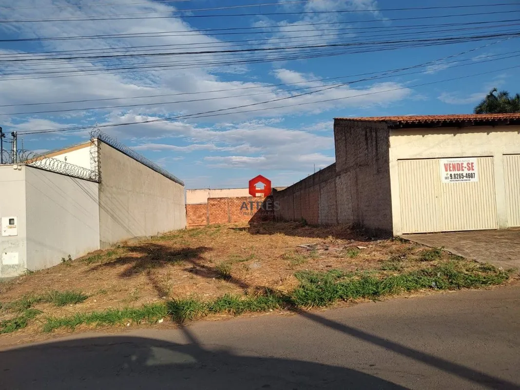 Terreno totalmente plano com aproximadamente 300m² localizado no Setor Jardim Bu...