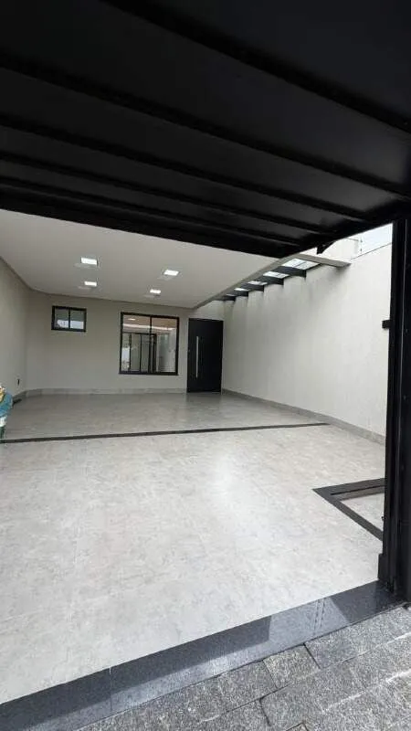 Casa Disponível..Lote: 180 mT.Construção 126 mT.3 Quartos.1 Suíte com closet.1 B...