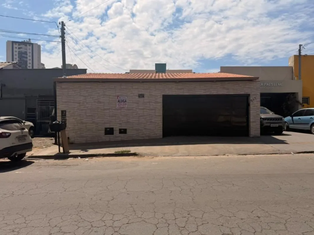 Casa comercial com sala ampla para 02 ambientes, 03 quartos sendo 01 suíte (todo...