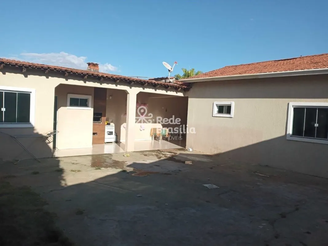 Detalhes do IMÓVEL: Área privativa: 350 m² 5 quarto(s) 2 sala(s) 3 banheiro(s) á...