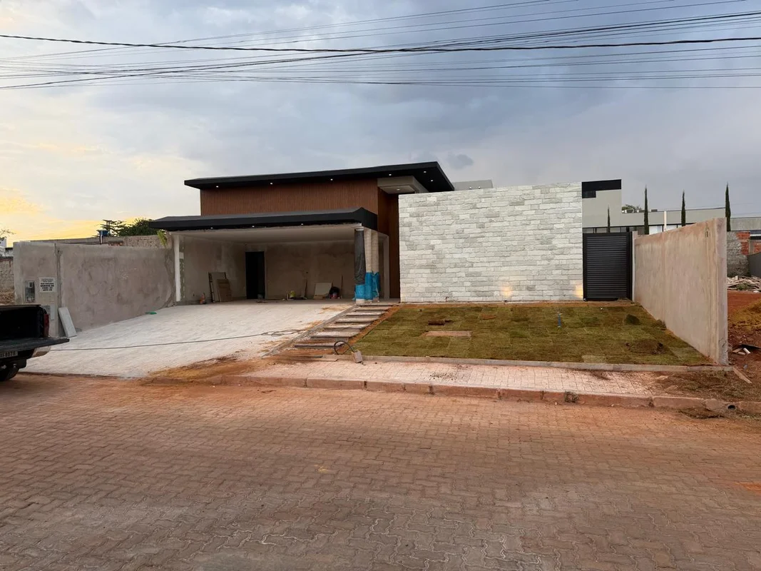  CASA EXCLUSIVA | CONDOMÍNIO MINI CHÁCARAS DO LAGO SUL – QUADRA 06Uma casa moder...