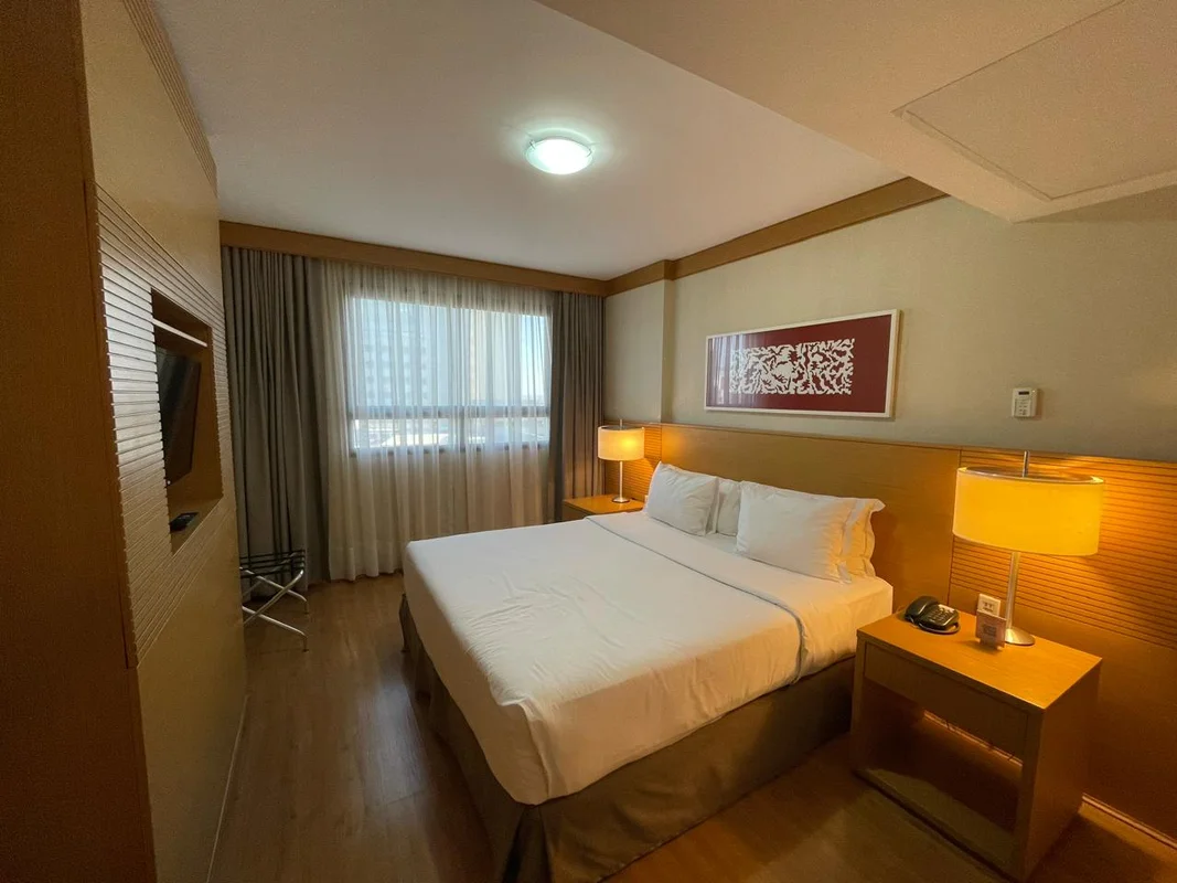 Lindo Flat no Complexo Brasil 21 - Encontra-se no Pool Localizado no centro de B...