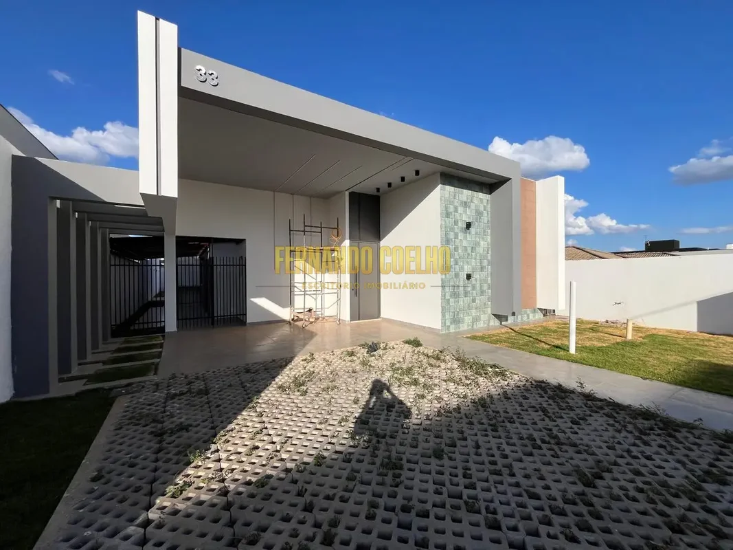 Linda casa alto padrão no condomínio alto da Boa Vista, 3 suítes sala com com pé...