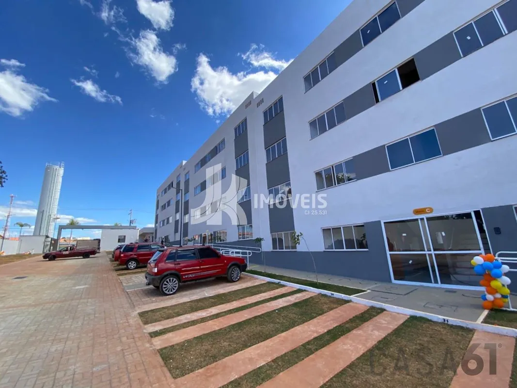Apartamento com  2 dormitórios para alugar por R$900/mês -  Apartamento com: - 2...
