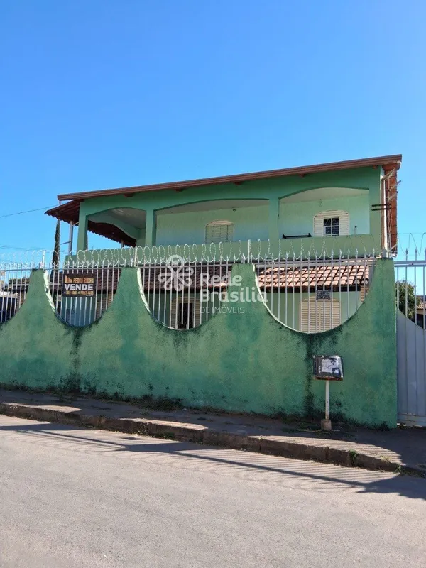 Detalhes do IMÓVEL: Área privativa: 936 m² 6 quarto(s), sendo 2 suítE 1 escritór...