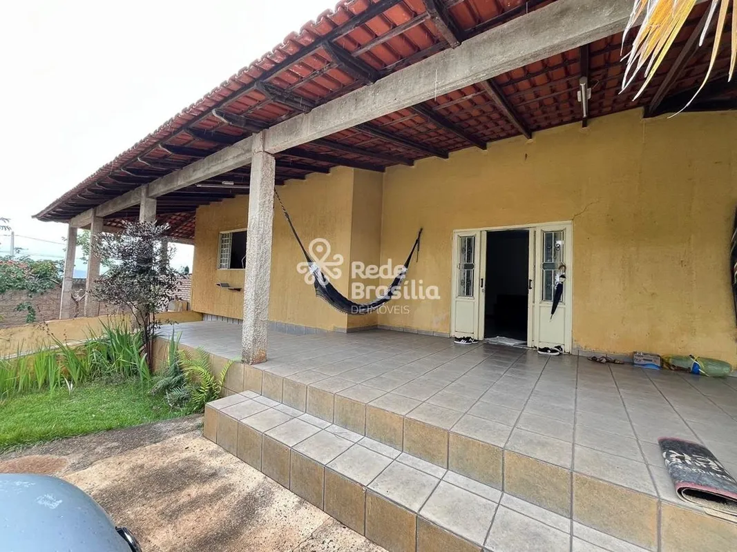 Excelente residência em amplo terreno de 1.000 m², com aproximadamente 340 m² de...