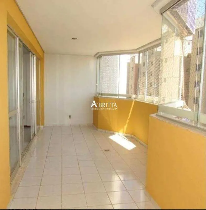 Localizado dentro de quadra, em uma das regiões mais valorizadas e procuradas de...