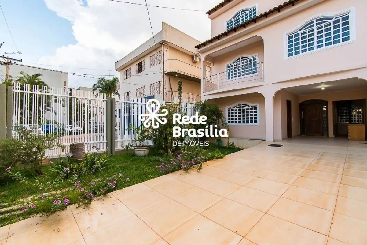 QS 05 | Casa 05 Quartos - suite - varanda | Areal Águas ClarasExcelente casa em ...