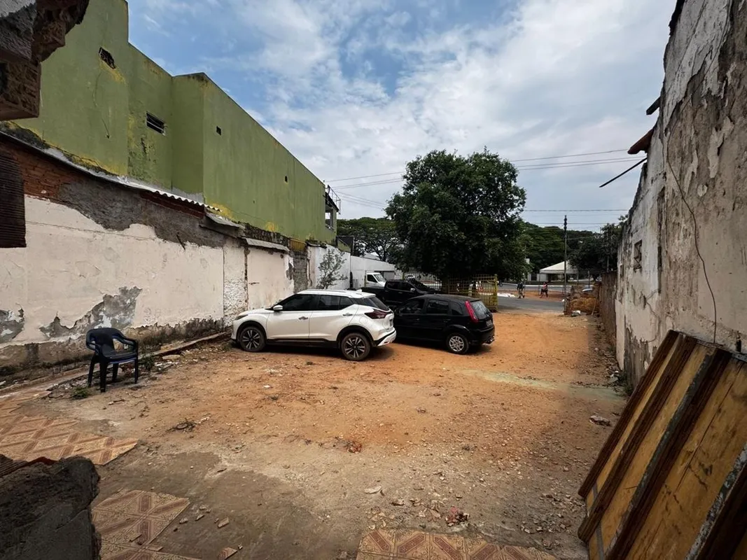 Dados principais:Área total: 193,50 m²Frente: 13,58 m, voltada para a Rua 44Fund...