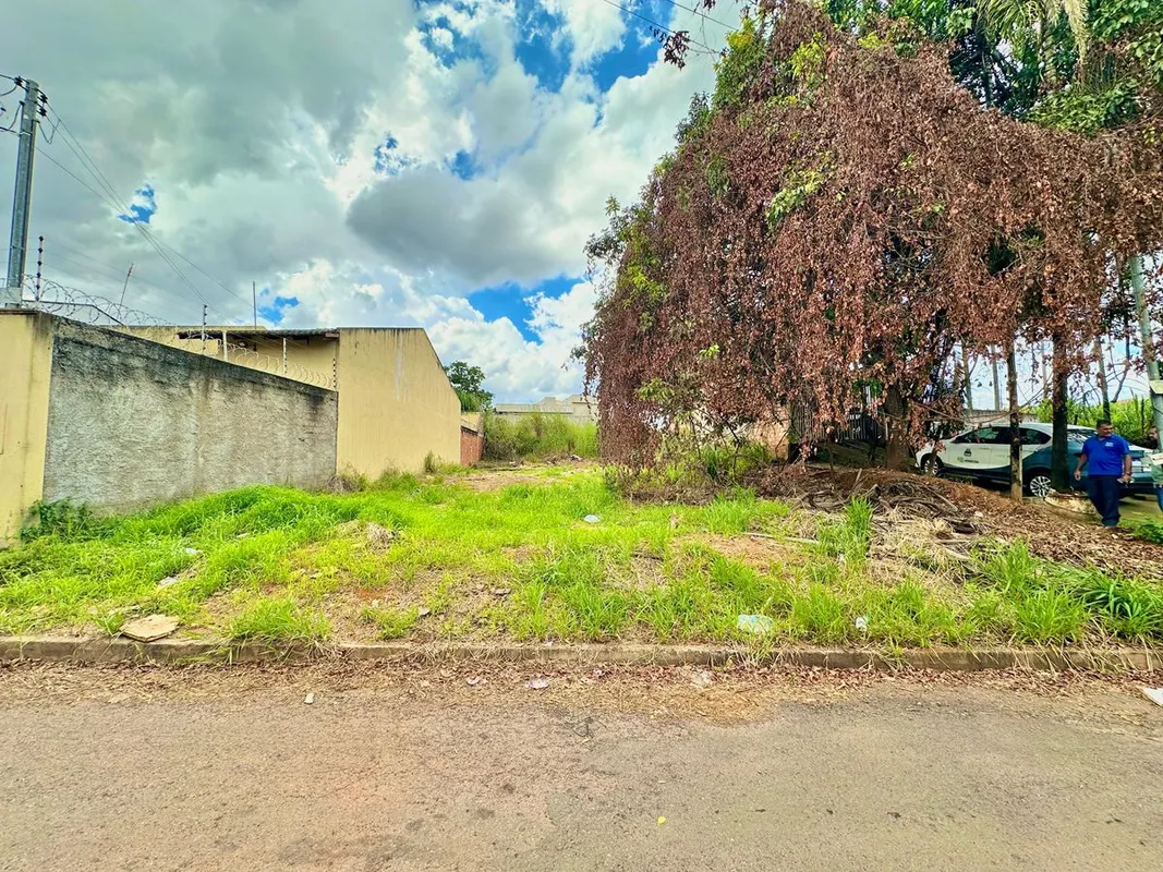 Lote a venda no setor AEROPORTO SUL, em Aparecida de Goiânia, com 434,56m², send...