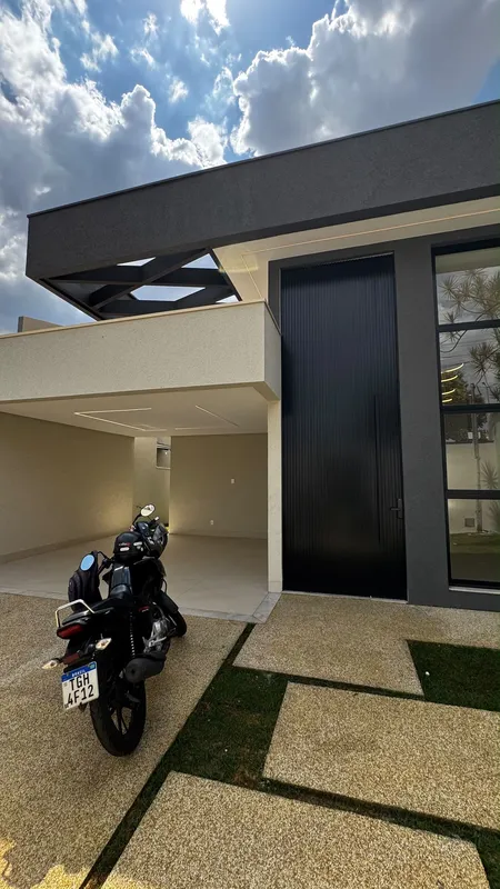 Casa alto padrão em uma localização próxima ao Granvielle!Área total 300m2 e 182...