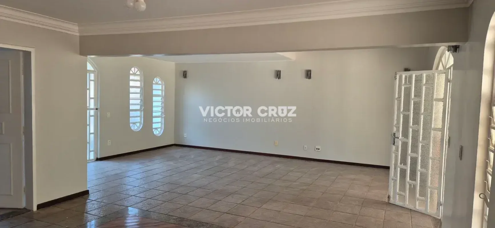 Victor Cruz Negócios Imobiliários LTDA vende:SHIS QI 29, Conjunto 10, Lago Sul.I...