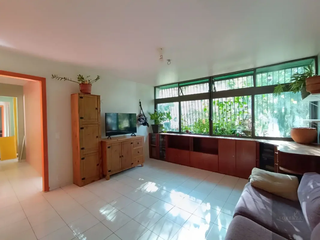 Apartamento de 3 Quartos e 2 Banheiros | 78 m² | SQS 404Ótimo apartamento locali...
