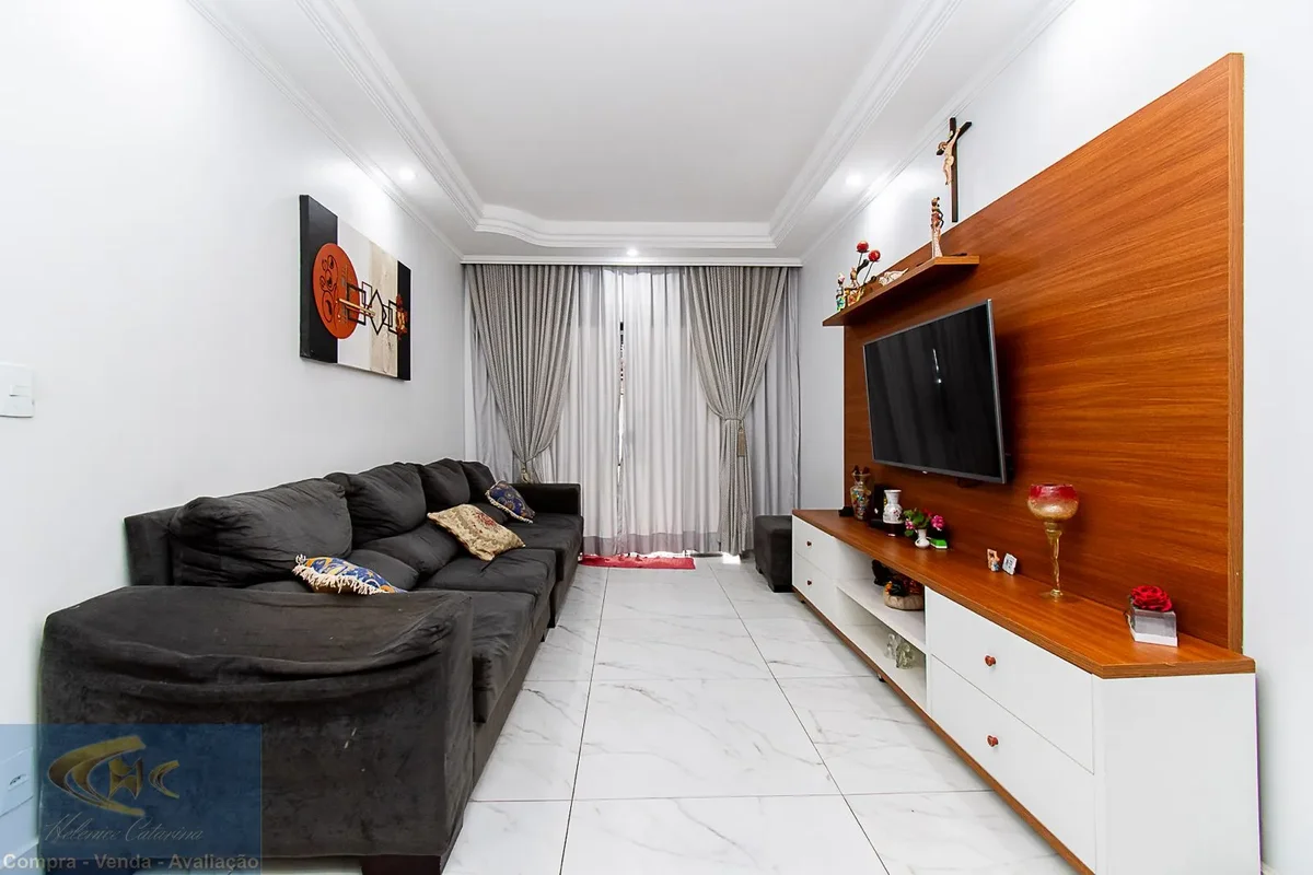 QI 2 EXCELENTE QUADRA!!!Casa térrea, de laje, distribuído com 03 quartos (sendo ...