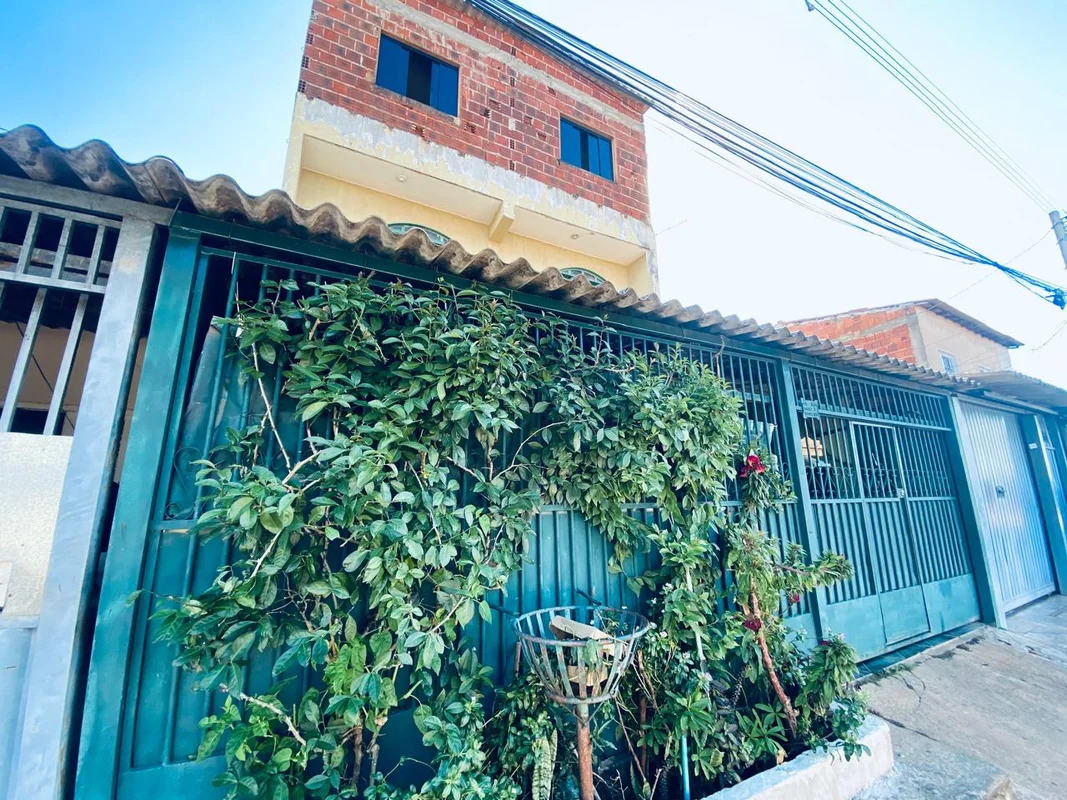 CASA À VENDA – QR 631 SAMAMBAIA NORTEImóvel composto por 3 moradias, ideal para ...