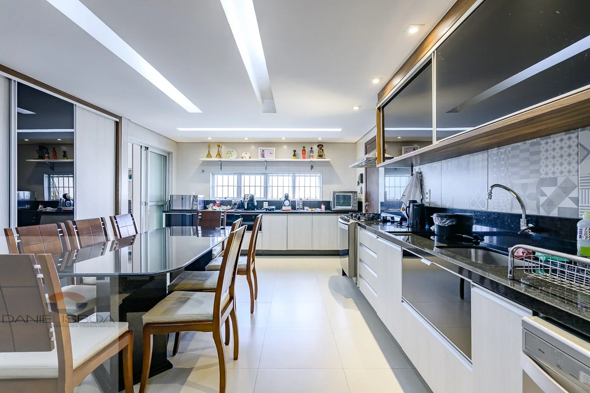 VENDO CASA – QI 3, LAGO NORTEExcelente casa em localização privilegiada!5 quarto...