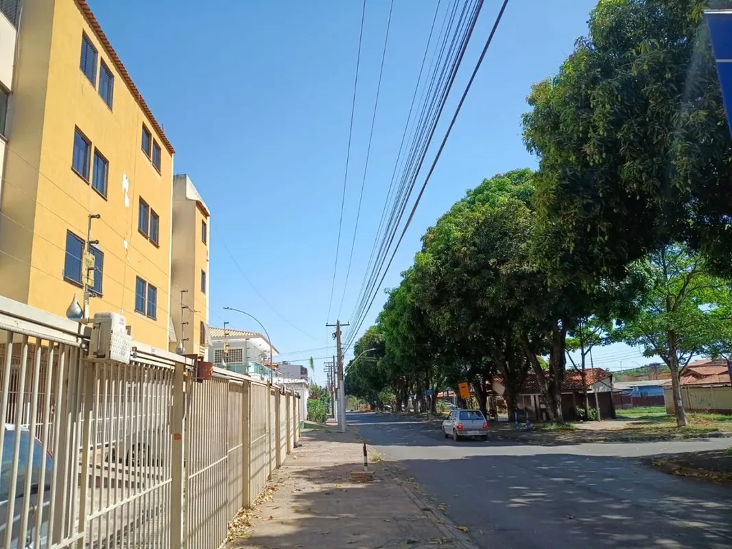 Apartamento reformado e com 2 quartos:- Piso em porcelanato.- Teto com Acabament...