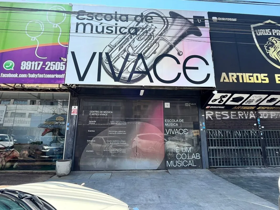 Localizado na prestigiada região de Taguatinga Norte, Brasília, este espaço come...