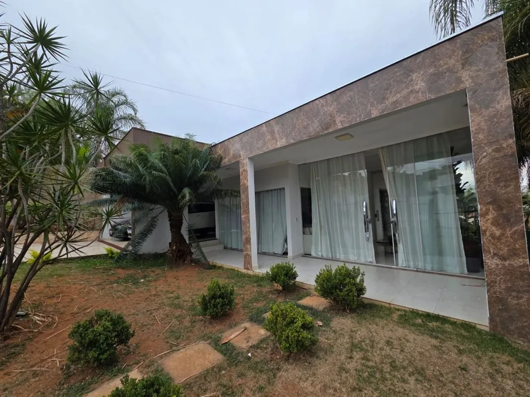 LEÕES DA CORRETAGEM VENDE O IMÓVEL QUE VOCÊ PROCURA Uma casa espaçosa, iluminada...