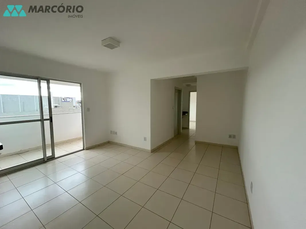 03 quartos sendo 1 suíte, salas, cozinha e área de serviços, banheiro social, ci...