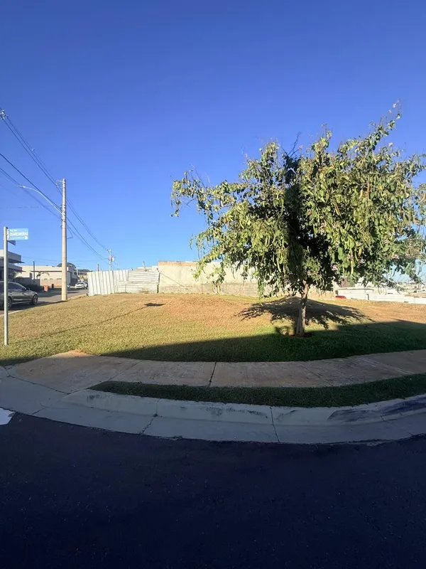 Lote no Jardins Bolonha, com 306 m2, pronto para construir.Lote de esquina, RARO...