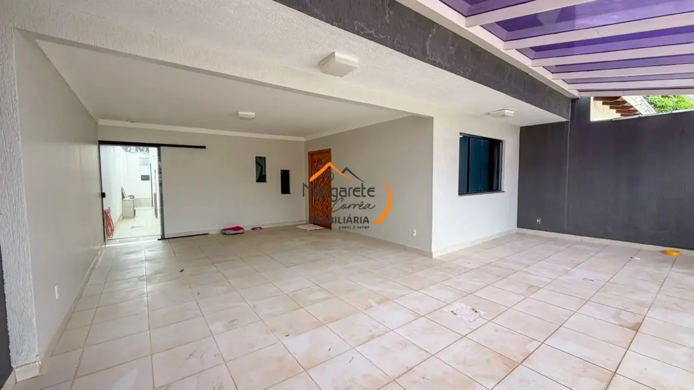 Imobiliária Margarete Corrêa vende casa nova e moderna com 3 suítes no Condomíni...