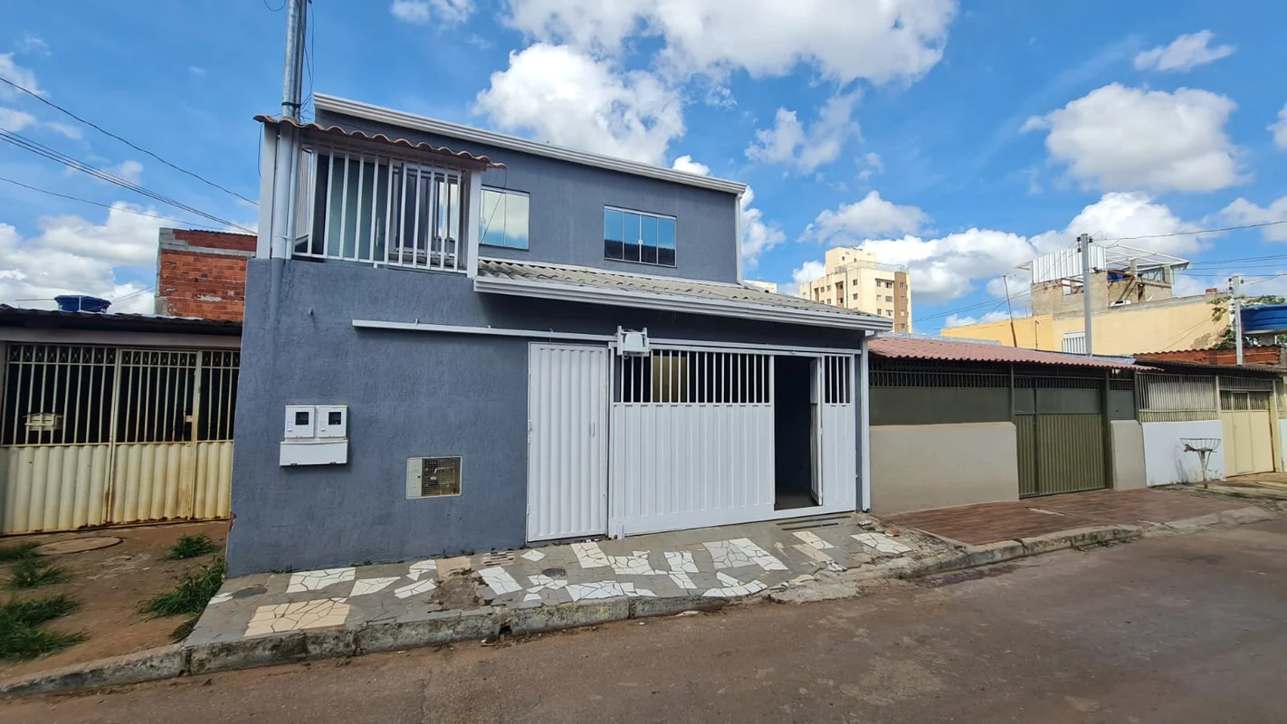 QR 305 Samambaia SulSobrado dividido em 2 casas.- 2 casas individuais- lote 160m...