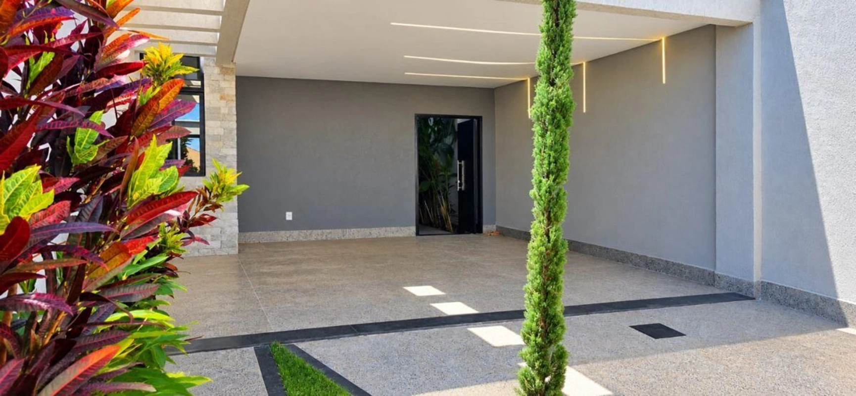 Sobrado Alto Padrão com 4 quartos, sendo 3 suítes, lavabo e 180 m² de lote, com ...