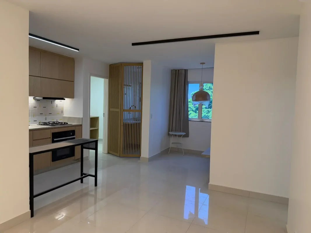 SQN 402 | ANDAR ALTO | NASCENTE COM VISTA LIVRE | REFORMADO | 2 QUARTOS | DCE | ...