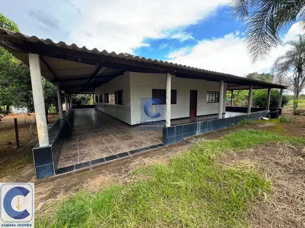 Chácara no ParanoáA chácara é composta por aproximadamente 250 m2 construção , t...