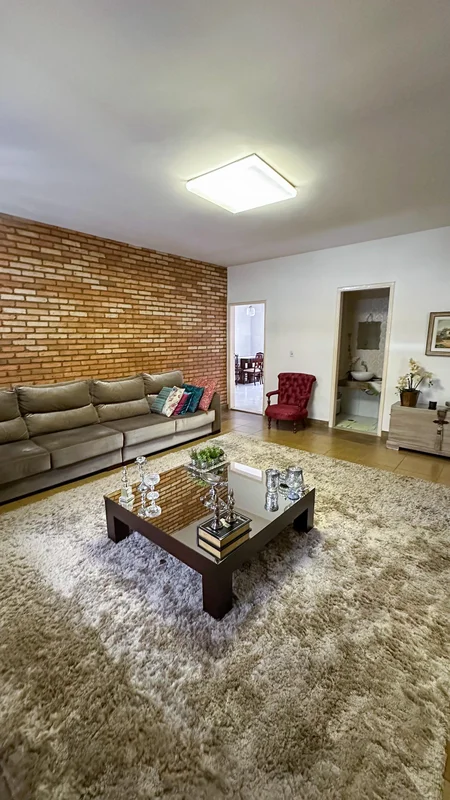 CASA JARDIM GOIÁS 370 M24 suítes plenas 3 salasDependência de empregos Dispensa ...
