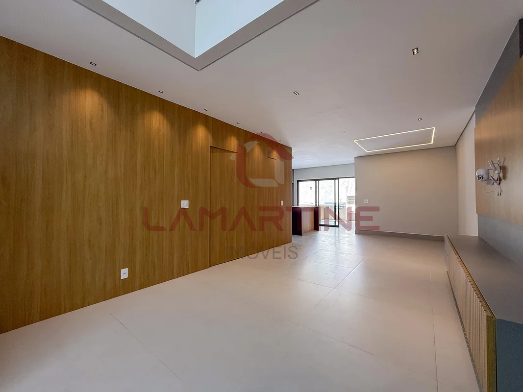 Casa moderna com aproximadamente 210 m² de área construída, projeto contemporâne...