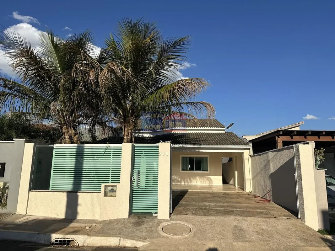 Casa para locação Condomínio fechado03 quartos 02 suítes 04 banheiros 03 vagas E...